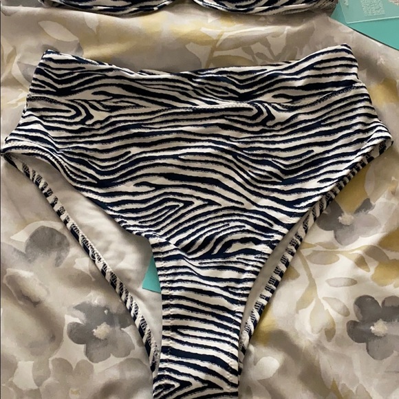 H&M swimsuit - Picture 3 of 4